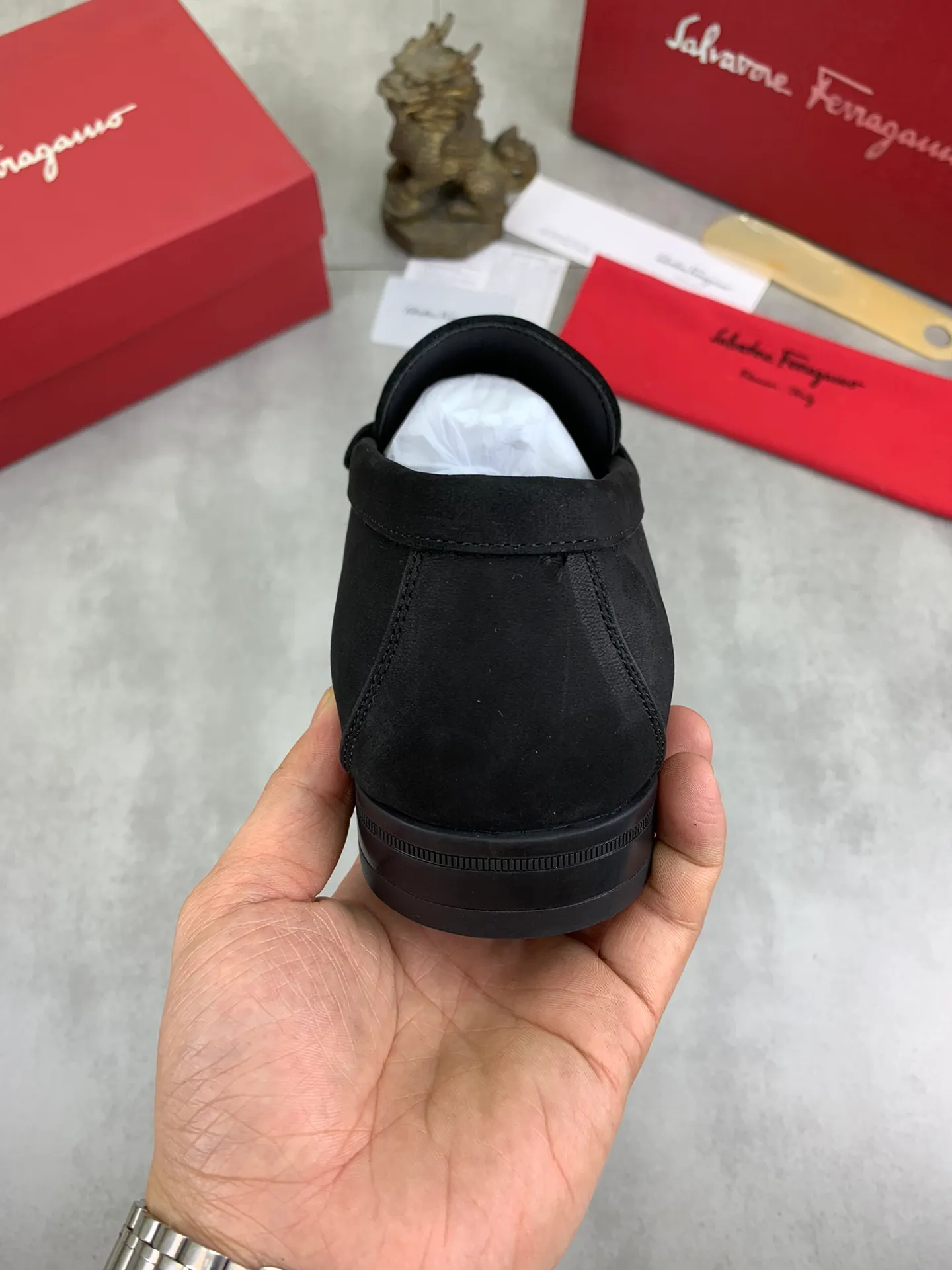 Men's Men's Shoes 💰P460💰[New Style] Water-dyed Niuli 🆘[Salvatore Ferragamo] Ferragamo's latest casual business leather shoes for men! Available at counters simultaneously! The fabric is made of specially imported original calfskin, and the interior is made of imported water-dyed cowhide. It is absolutely luxurious and leads the fashion trend. Matching code: 38-45; 3⃣️ colors available